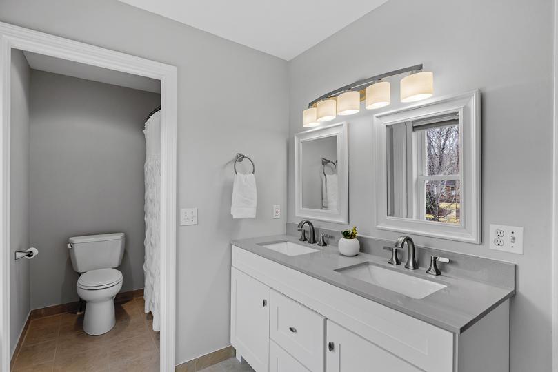 Bathroom Remodeling gallery image 1 - {{gallery - Remodelyng.com