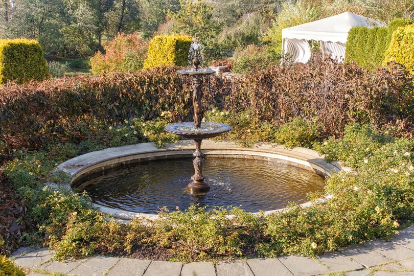 Find the best  Water Feature Installations companies on Remodelyng.com